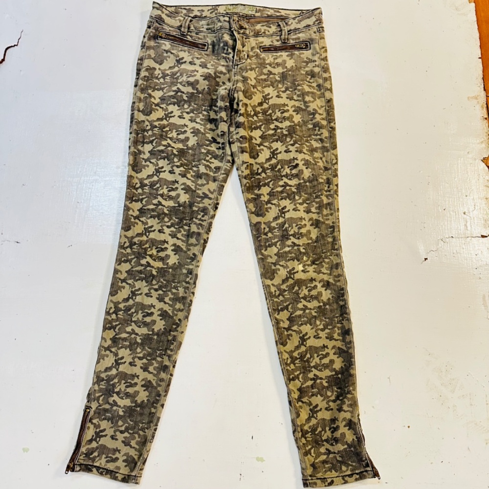 GUESS CAMO Guess Camo Jeans. The best Guess Camo skinny jeans, size 27. - Picture 10 of 10